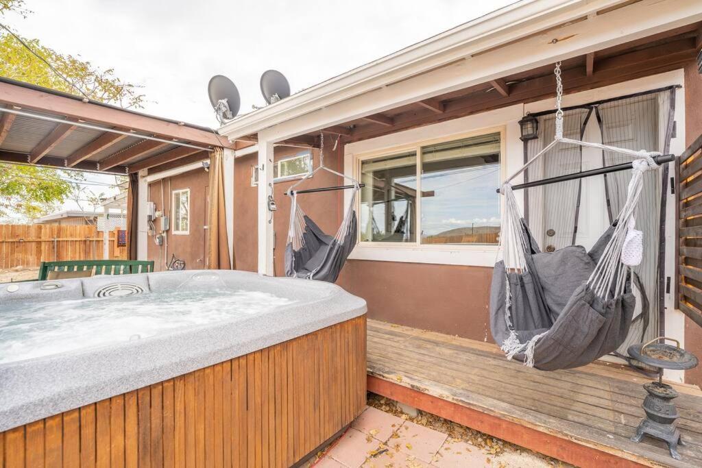Вілла Palm Vista Retreat *Hot Tub/Cowboy Pool/Hammocks* Джошуа-Трі Екстер'єр фото