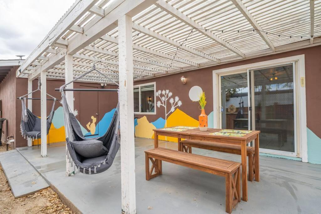Вілла Palm Vista Retreat *Hot Tub/Cowboy Pool/Hammocks* Джошуа-Трі Екстер'єр фото
