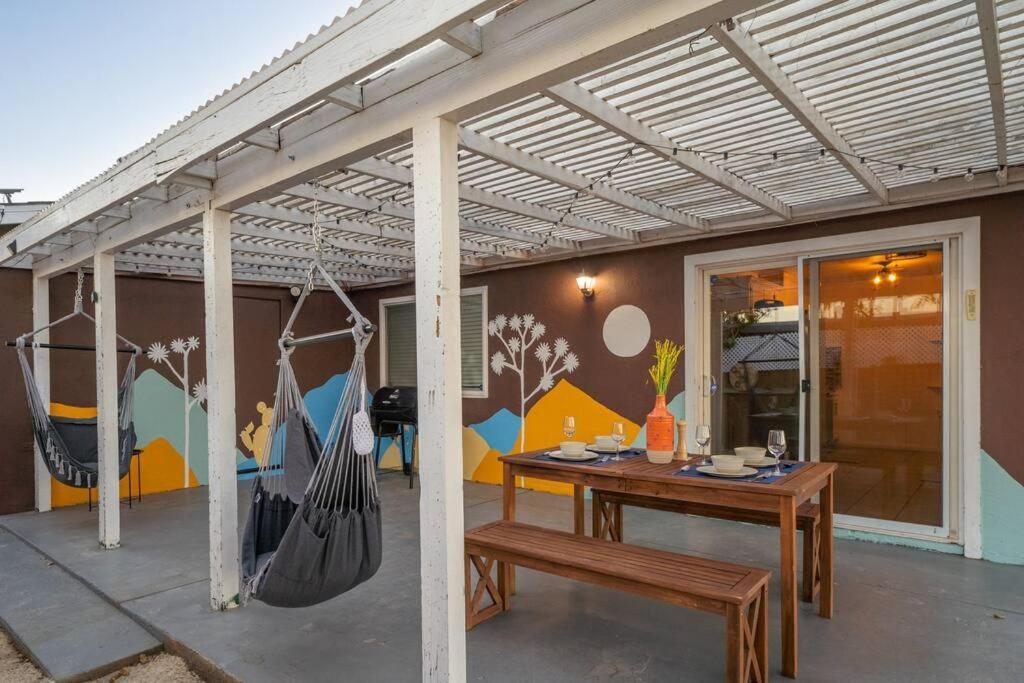 Вілла Palm Vista Retreat *Hot Tub/Cowboy Pool/Hammocks* Джошуа-Трі Екстер'єр фото