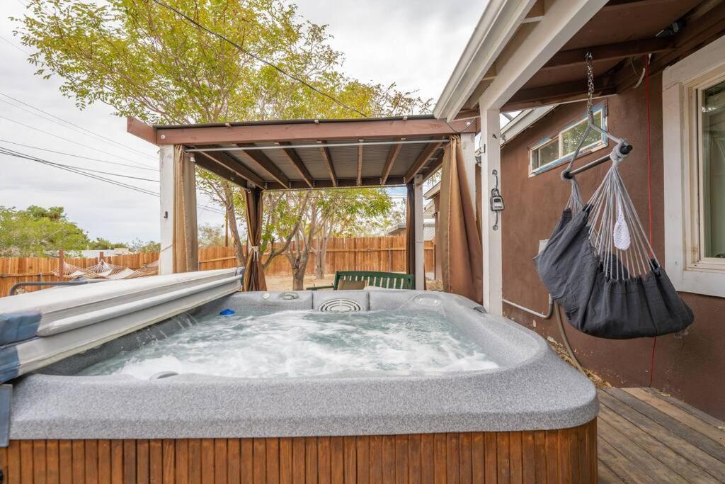 Вілла Palm Vista Retreat *Hot Tub/Cowboy Pool/Hammocks* Джошуа-Трі Екстер'єр фото
